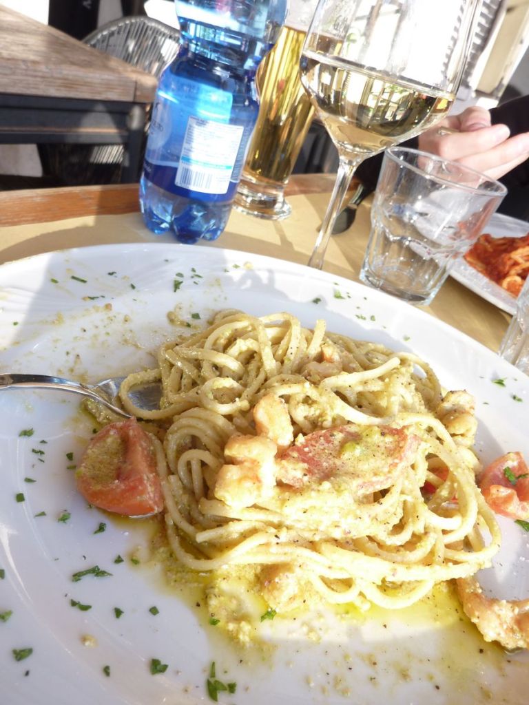 week-end-romantique-a-rome-dejuner-au-soleil